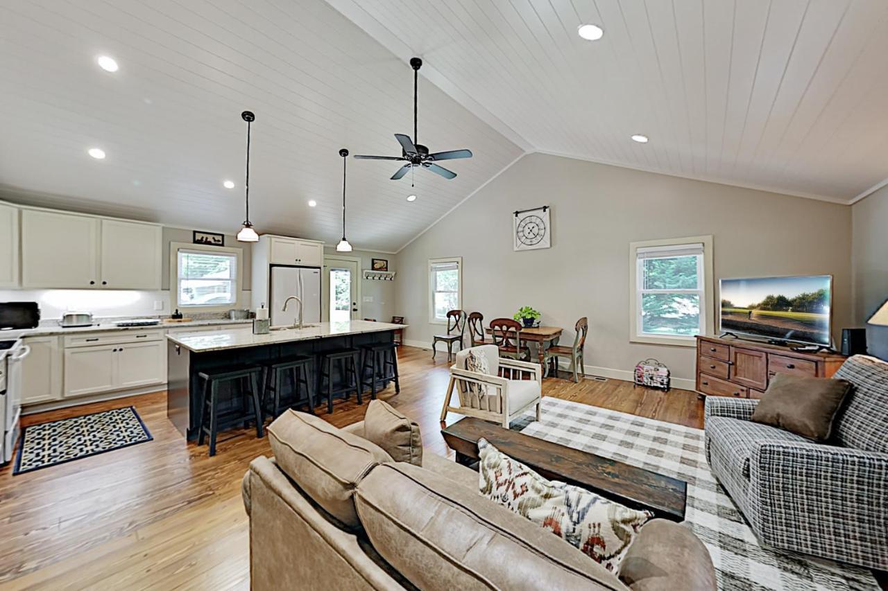 Cozy Pines Villa Flat Rock Exterior photo
